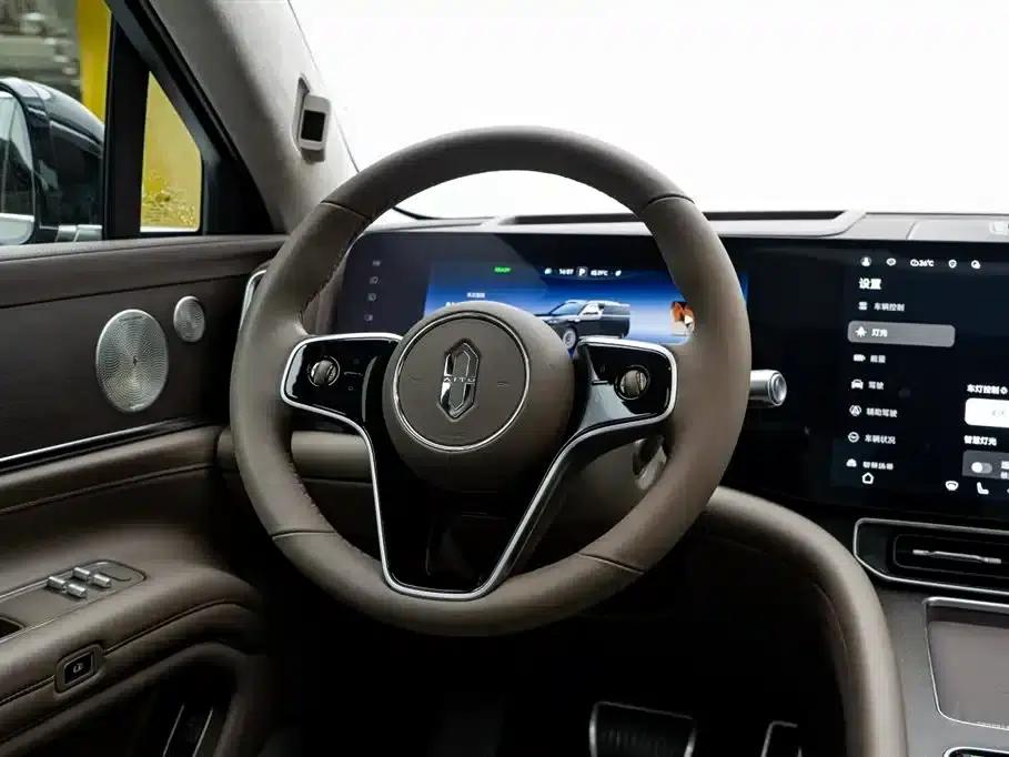 Wenjie M9 2025 Ultra Extended Range Edition 52kWh 6-Seat Version (192-line LiDAR) — миниатюра 20