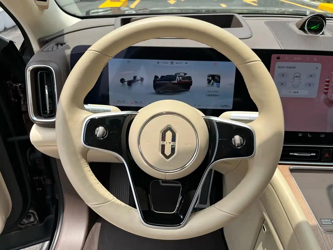 Wenjie M9 2025 Ultra Extended Range Edition 52kWh 6-Seat Version (192-line LiDAR) — миниатюра 23