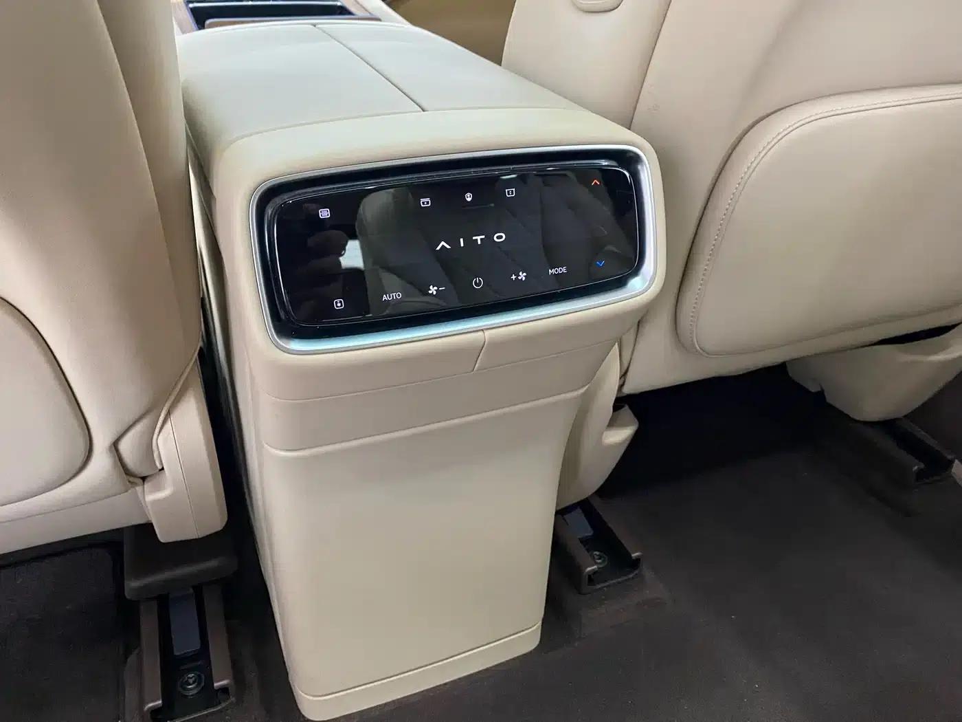 Wenjie M9 2024 Range Extended Ultra Edition 42kWh 6-Seater — миниатюра 24