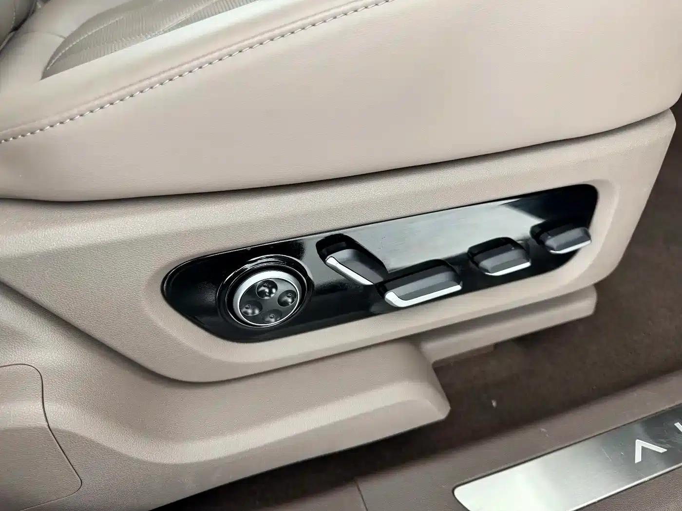 Wenjie M9 2025 Ultra Extended Range Edition (52kWh, 6-seater, 192-line LiDAR) — миниатюра 11
