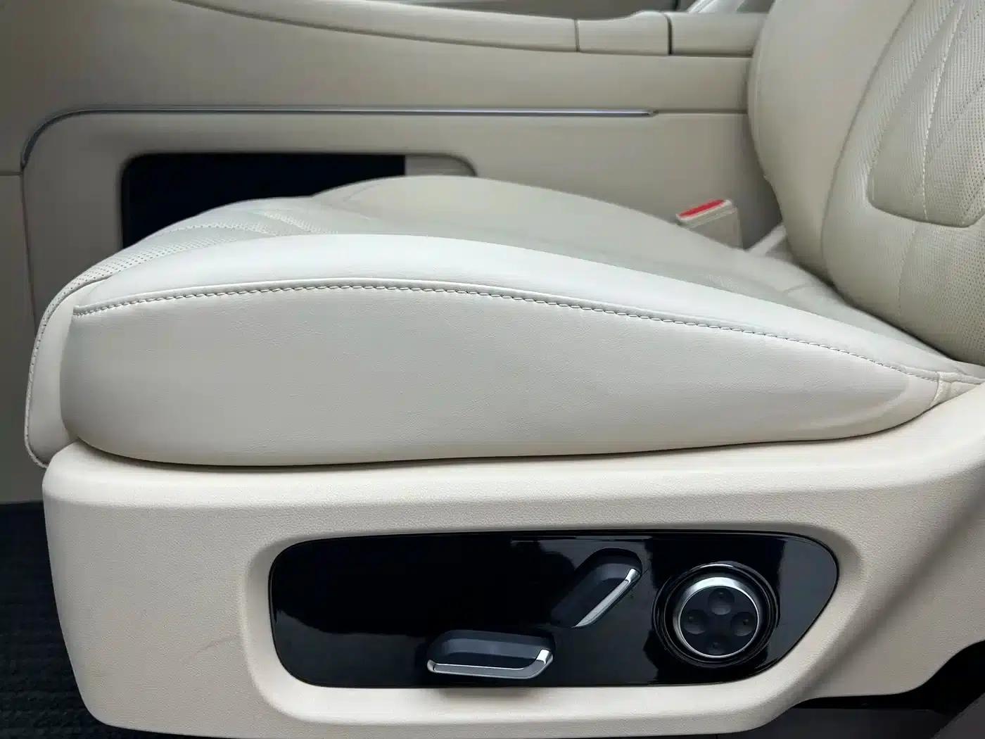 Wenjie M9 2024 Range Extended Ultra Edition 52kWh 6-Seater — миниатюра 28