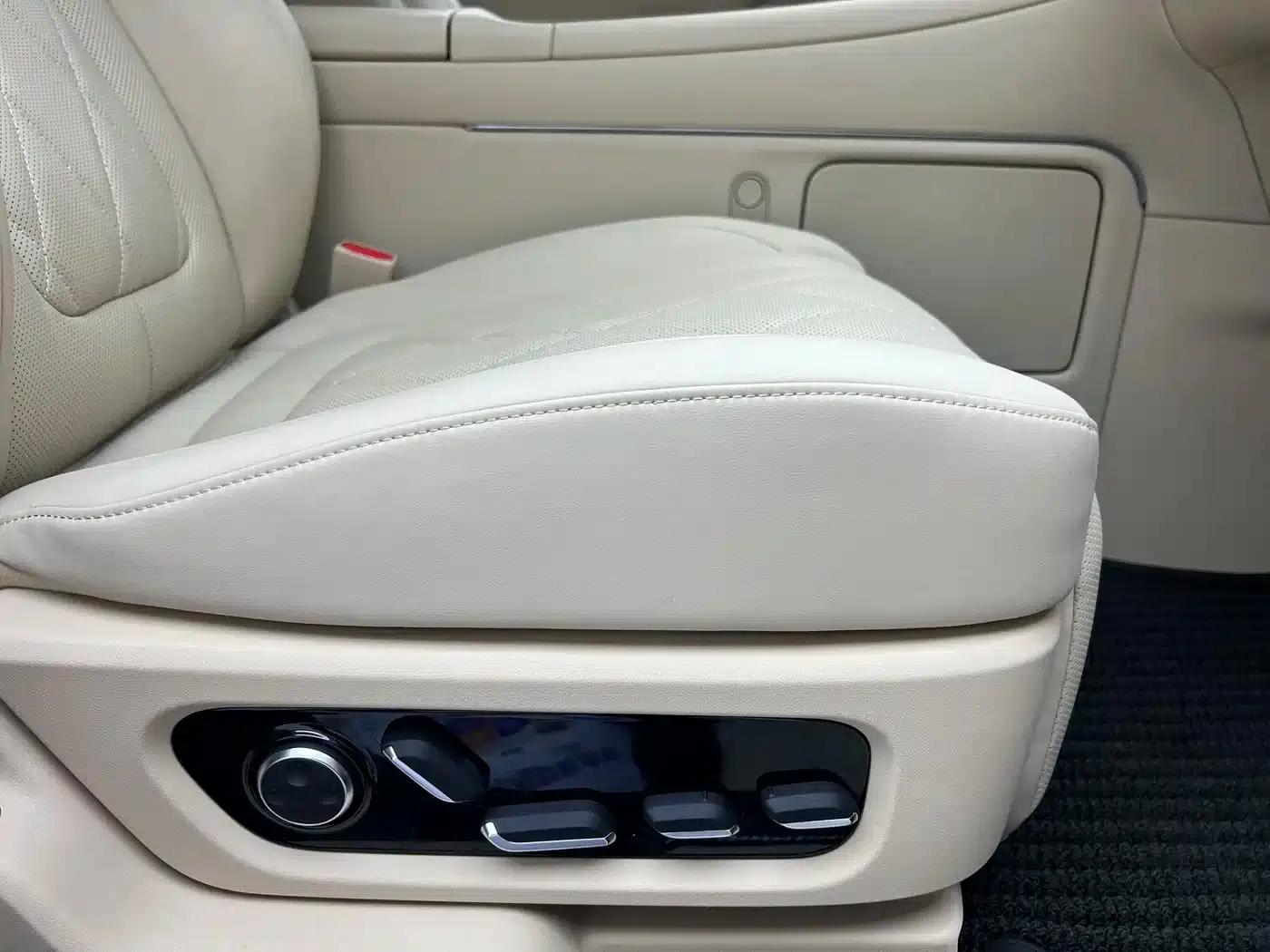 Wenjie M9 2024 Range Extended Ultra Edition 52kWh 6-Seater — миниатюра 38