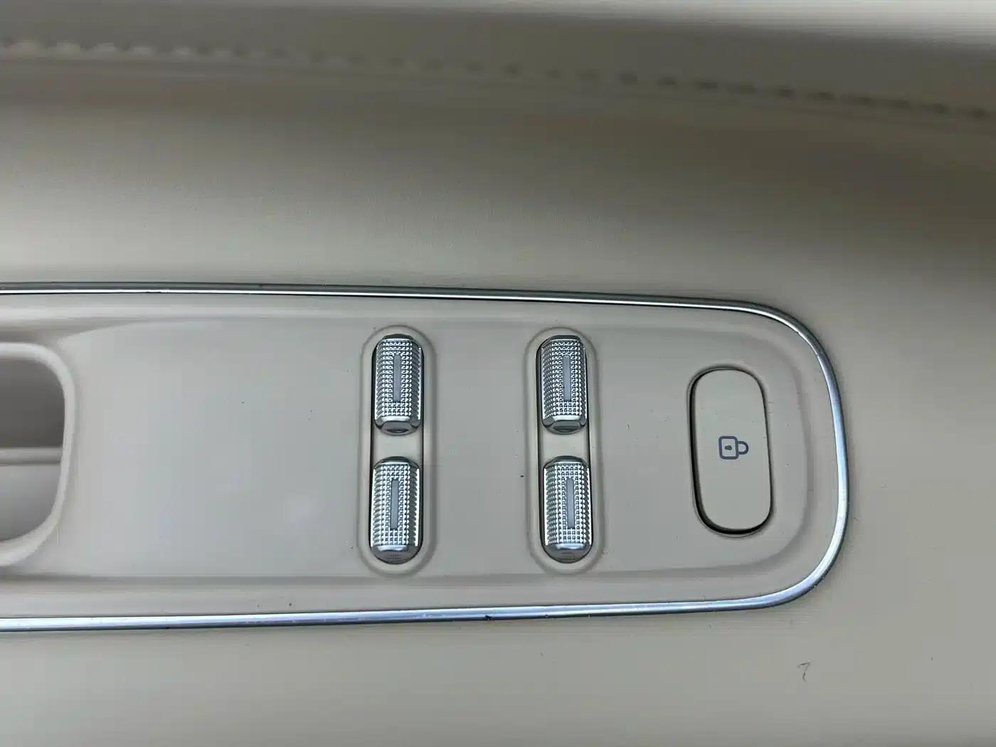 Wenjie M9 2024 Range Extended Ultra Edition 52kWh 6-Seater — миниатюра 9