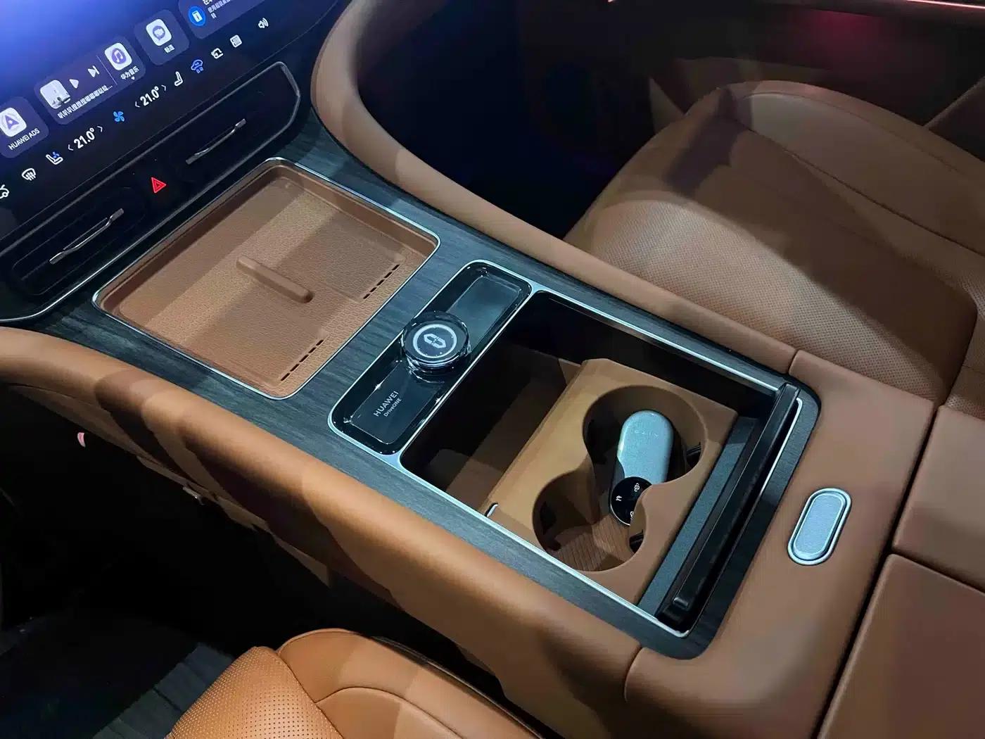 Wenjie M9 2024 Range Extended Max Edition 52kWh 6-Seater — миниатюра 17