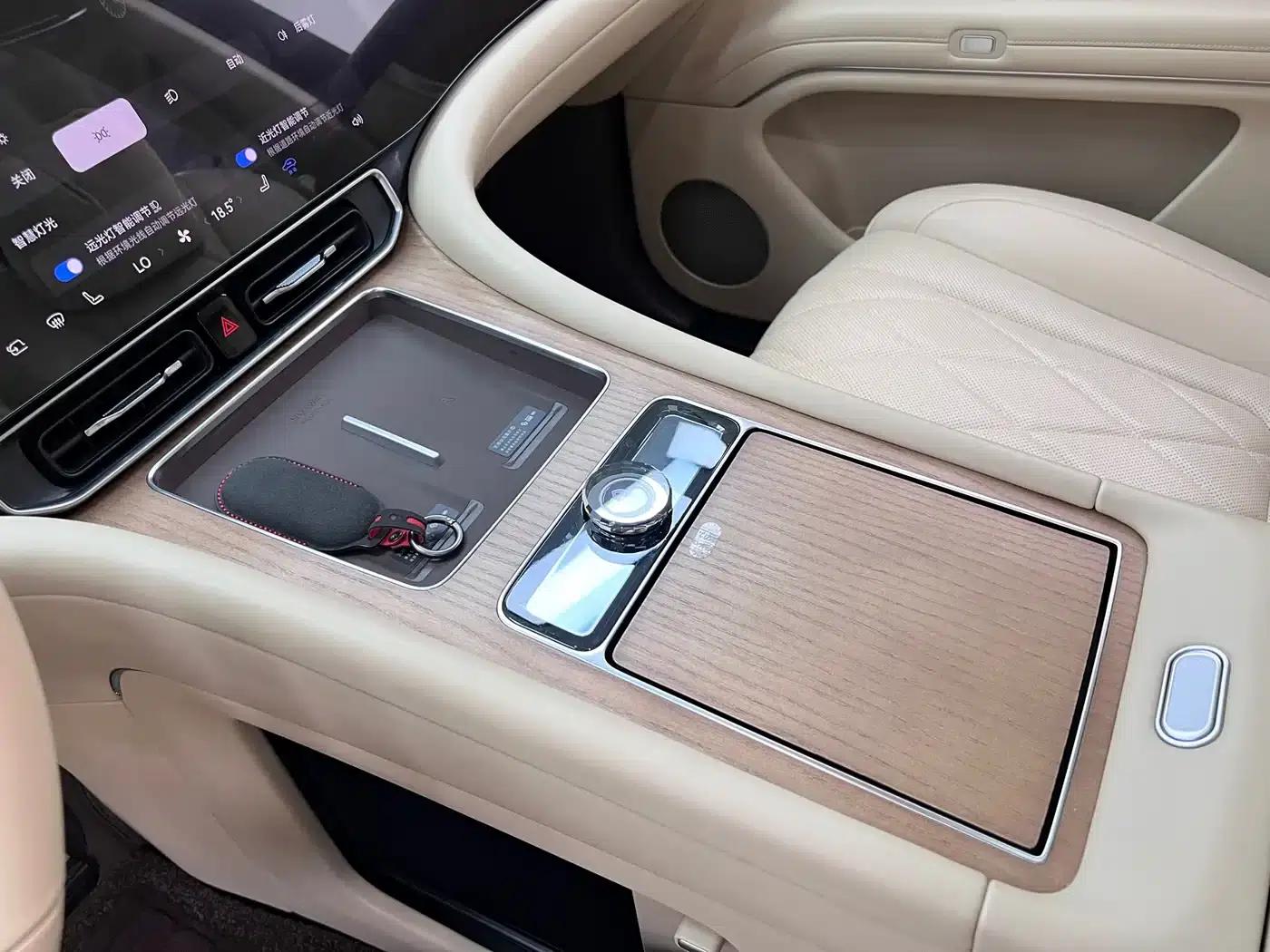 Wenjie M9 2024 Range Extended Ultra Edition 52kWh 6-Seater — миниатюра 28
