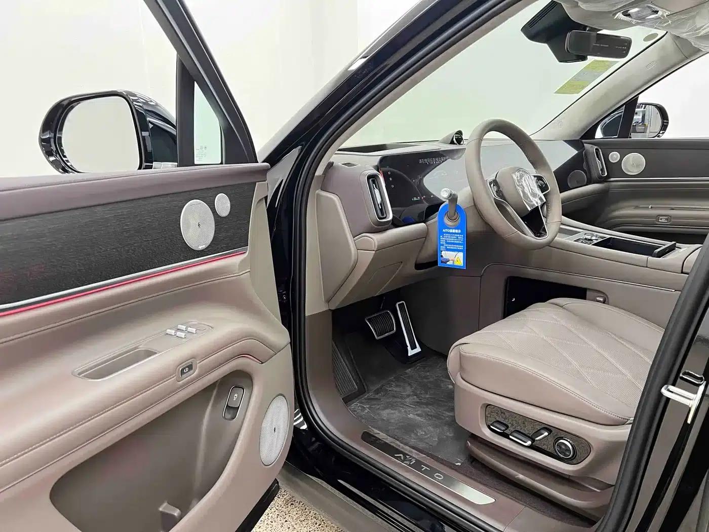 Wenjie M9 2025 Ultra Extended Range Edition (52kWh, 6-seater, 192-line LiDAR) — миниатюра 14