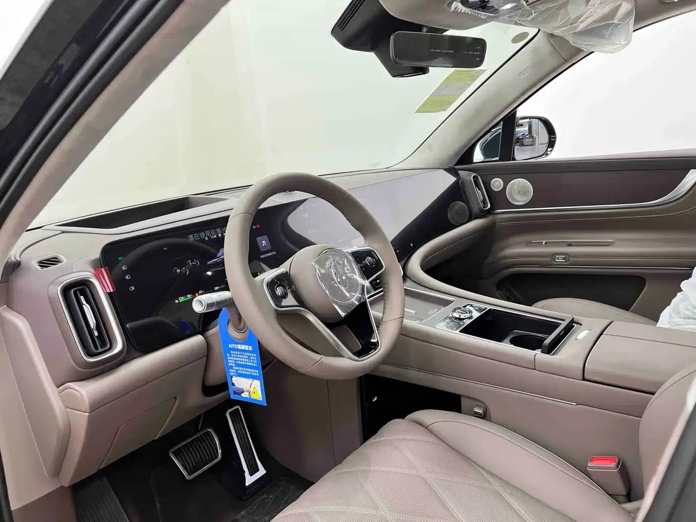 Wenjie M9 2025 Ultra Extended Range Edition (52kWh, 6-seater, 192-line LiDAR) — миниатюра 15