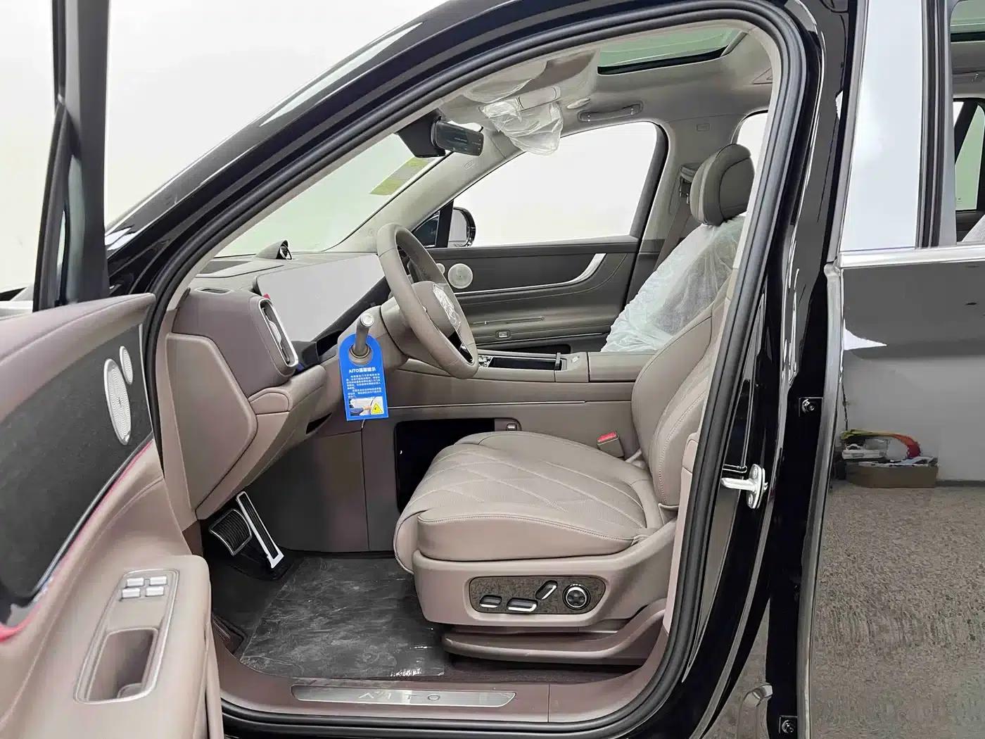 Wenjie M9 2025 Ultra Extended Range Edition (52kWh, 6-seater, 192-line LiDAR) — миниатюра 16