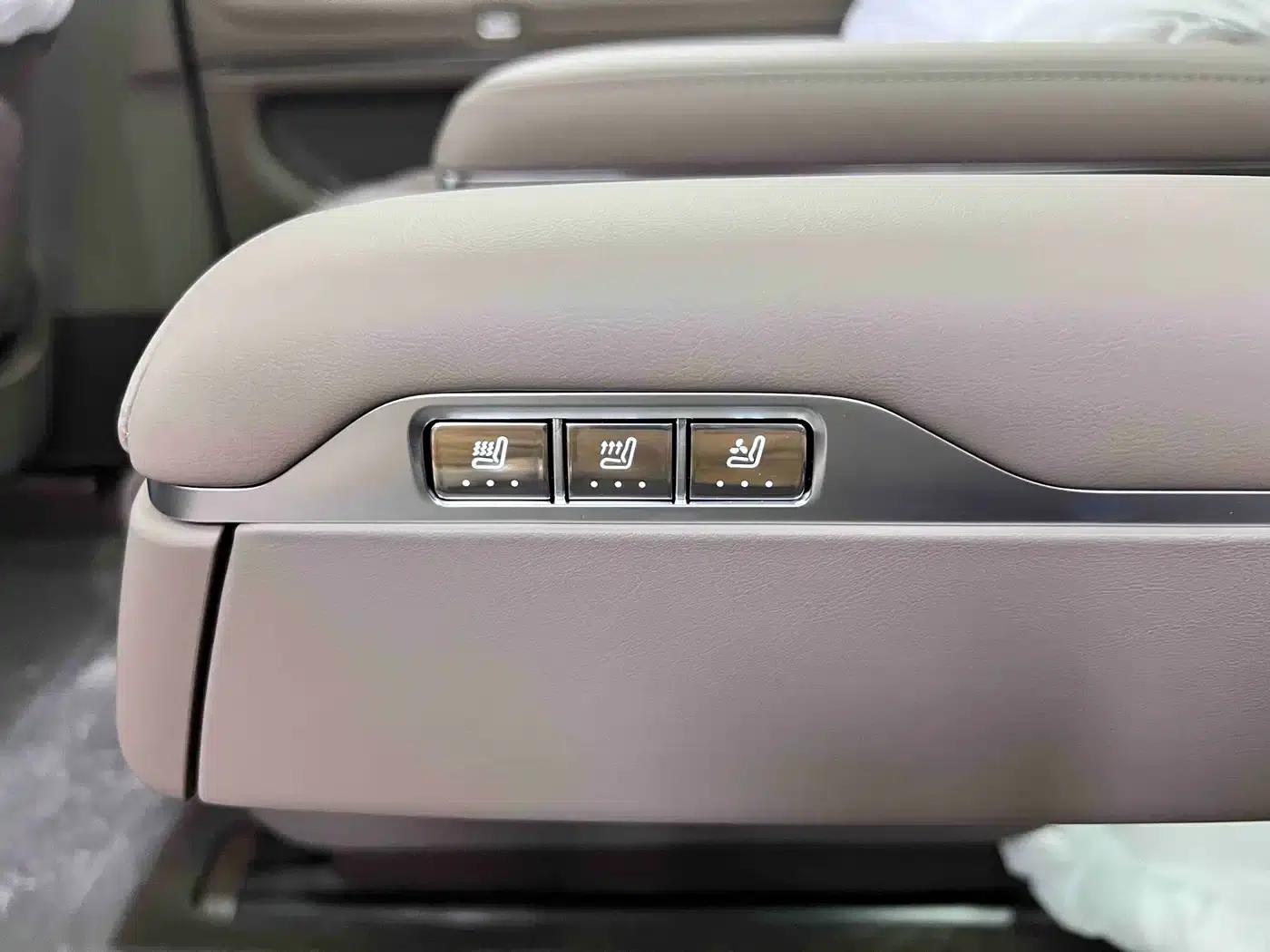 Wenjie M9 2025 Ultra Extended Range Edition (52kWh, 6-seater, 192-line LiDAR) — миниатюра 20