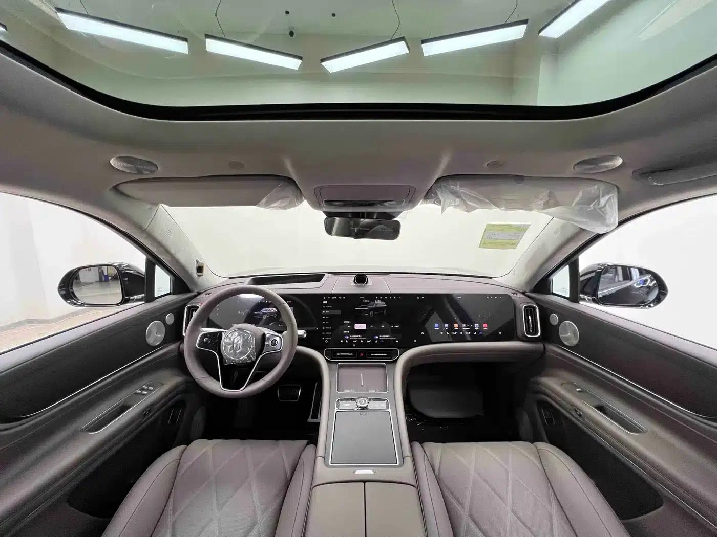 Wenjie M9 2025 Ultra Extended Range Edition (52kWh, 6-seater, 192-line LiDAR) — миниатюра 23