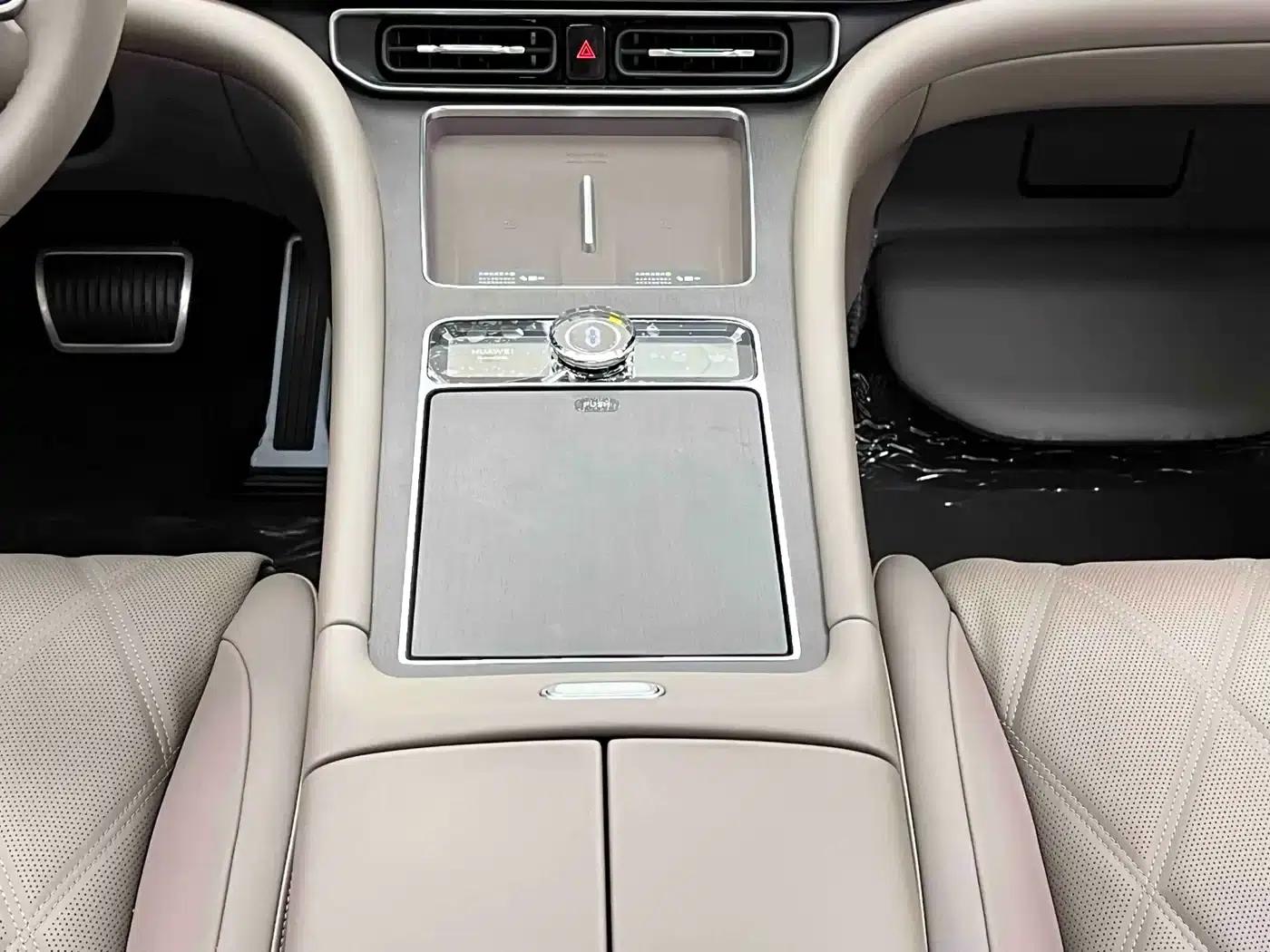 Wenjie M9 2025 Ultra Extended Range Edition (52kWh, 6-seater, 192-line LiDAR) — миниатюра 26