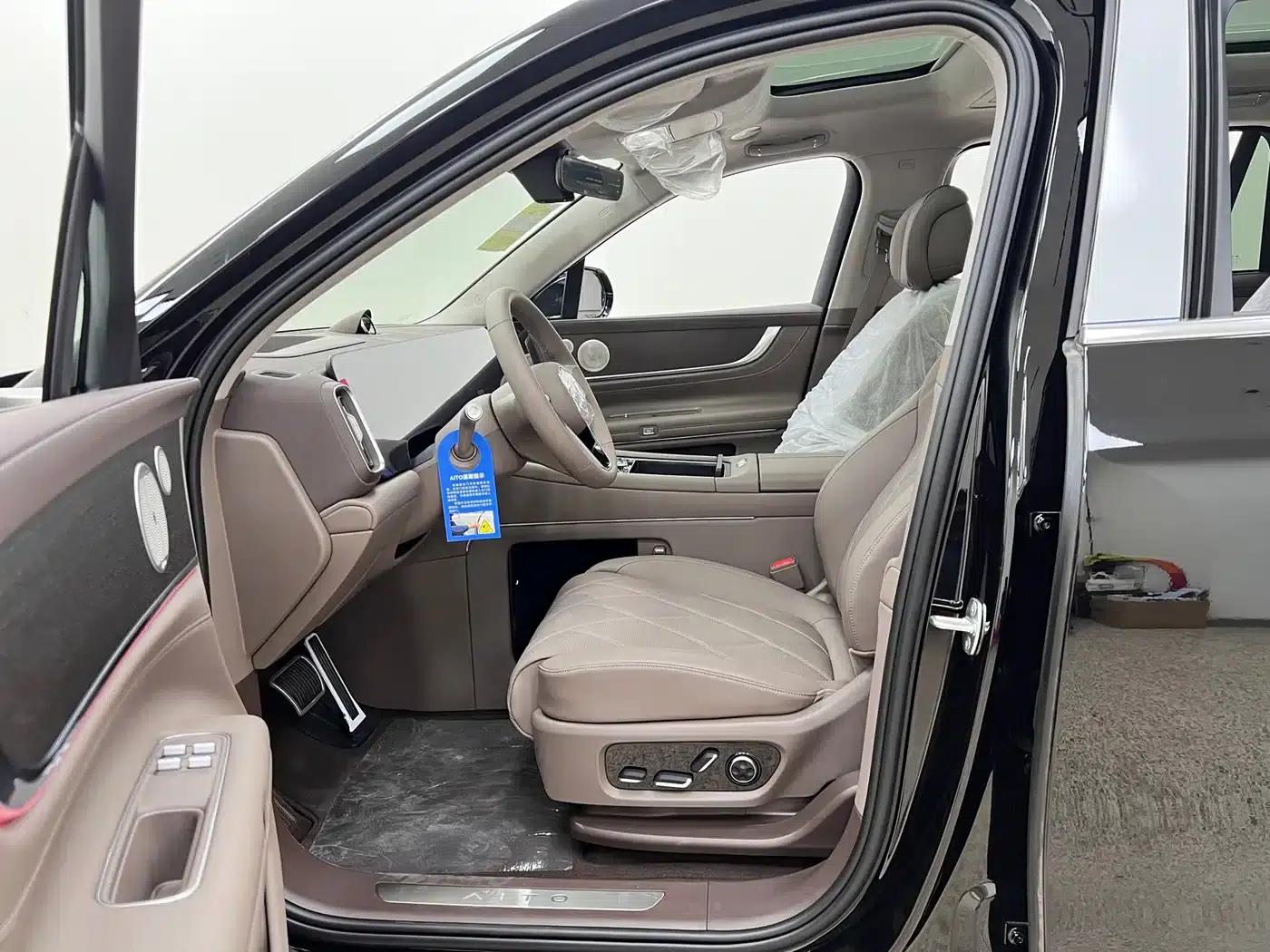 Wenjie M9 2025 Ultra Extended Range Edition (52kWh, 6-seater, 192-line LiDAR) — миниатюра 16