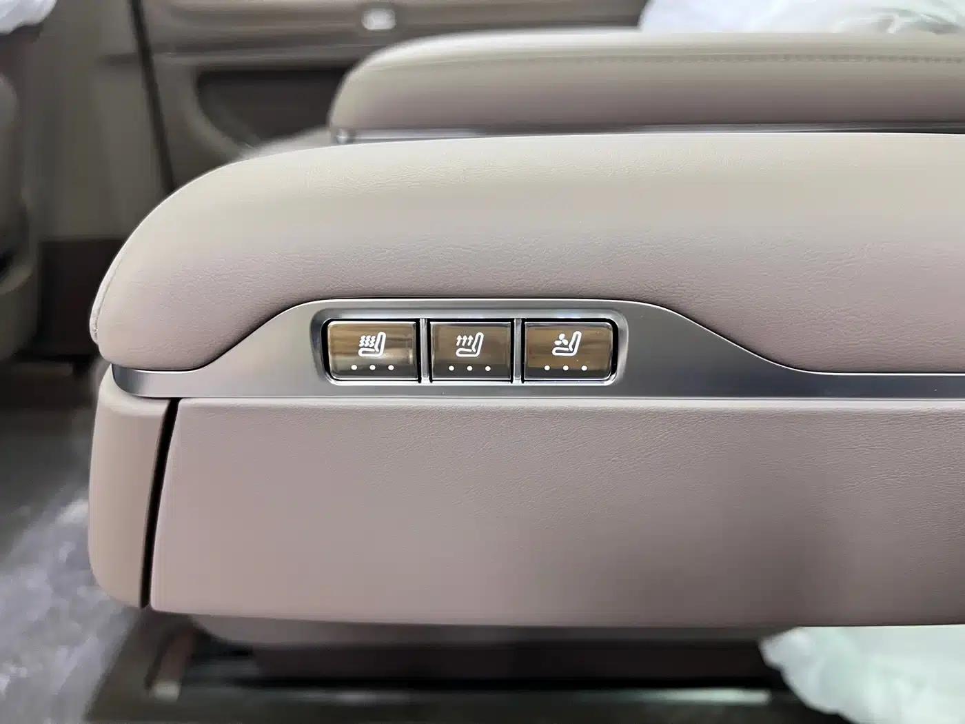 Wenjie M9 2025 Ultra Extended Range Edition (52kWh, 6-seater, 192-line LiDAR) — миниатюра 20