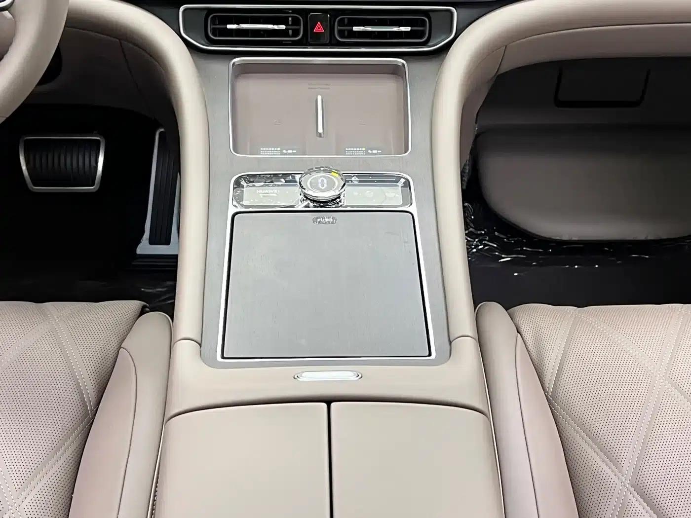 Wenjie M9 2025 Ultra Extended Range Edition (52kWh, 6-seater, 192-line LiDAR) — миниатюра 27