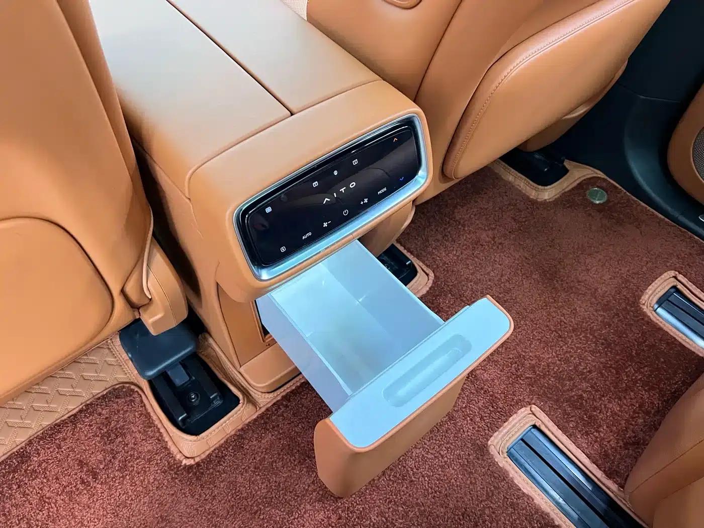 Wenjie M9 2024 Range Extended Ultra Edition 42kWh 6-Seater — миниатюра 21