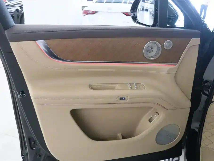 Wenjie M9 2025 Extended Range Ultra Edition 52kWh 5-Seat Version (896-line LiDAR) — миниатюра 22