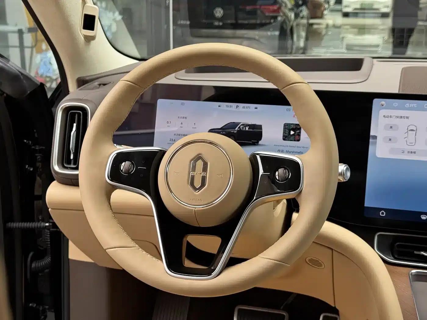 Wenjie M9 2025 Ultra Extended Range Edition (52kWh, 6-seater, 192-line LiDAR) — миниатюра 15