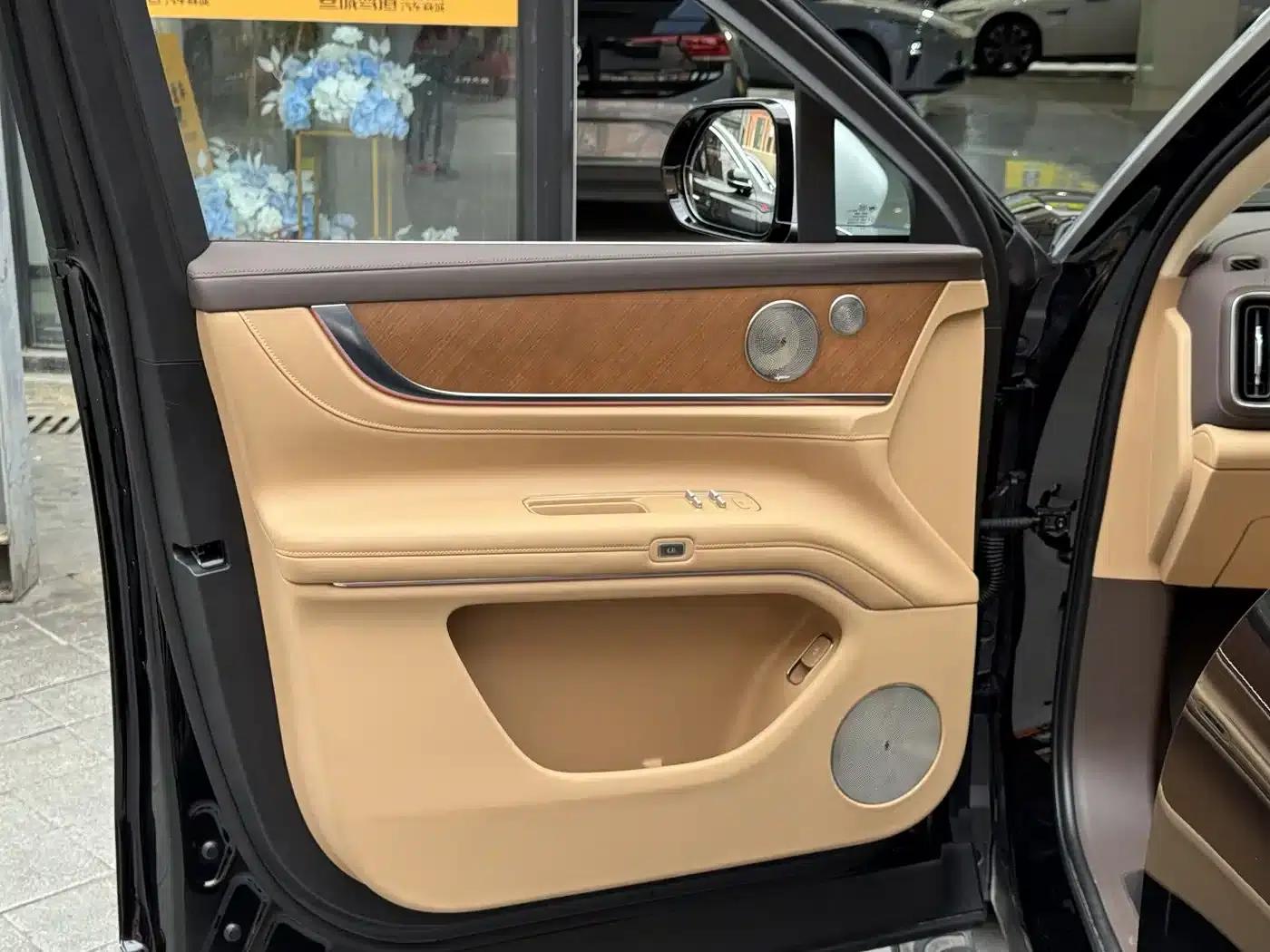 Wenjie M9 2025 Ultra Extended Range Edition (52kWh, 6-seater, 192-line LiDAR) — миниатюра 18