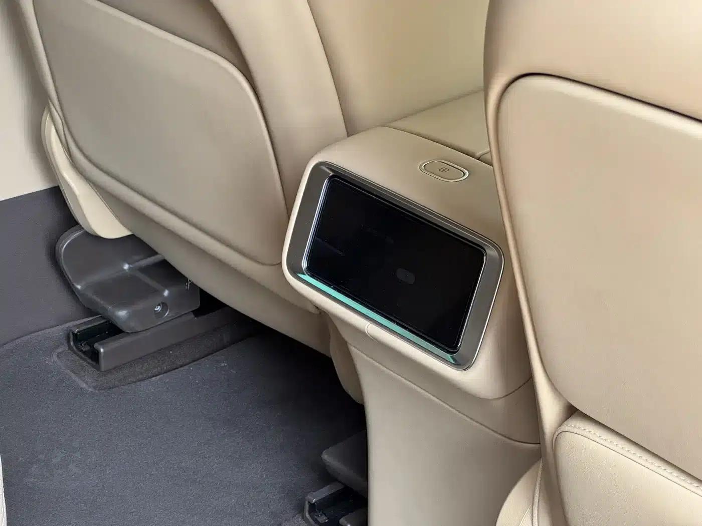 Wenjie M9 2025 Ultra Extended Range Edition (52kWh, 6-seater, 192-line LiDAR) — миниатюра 23