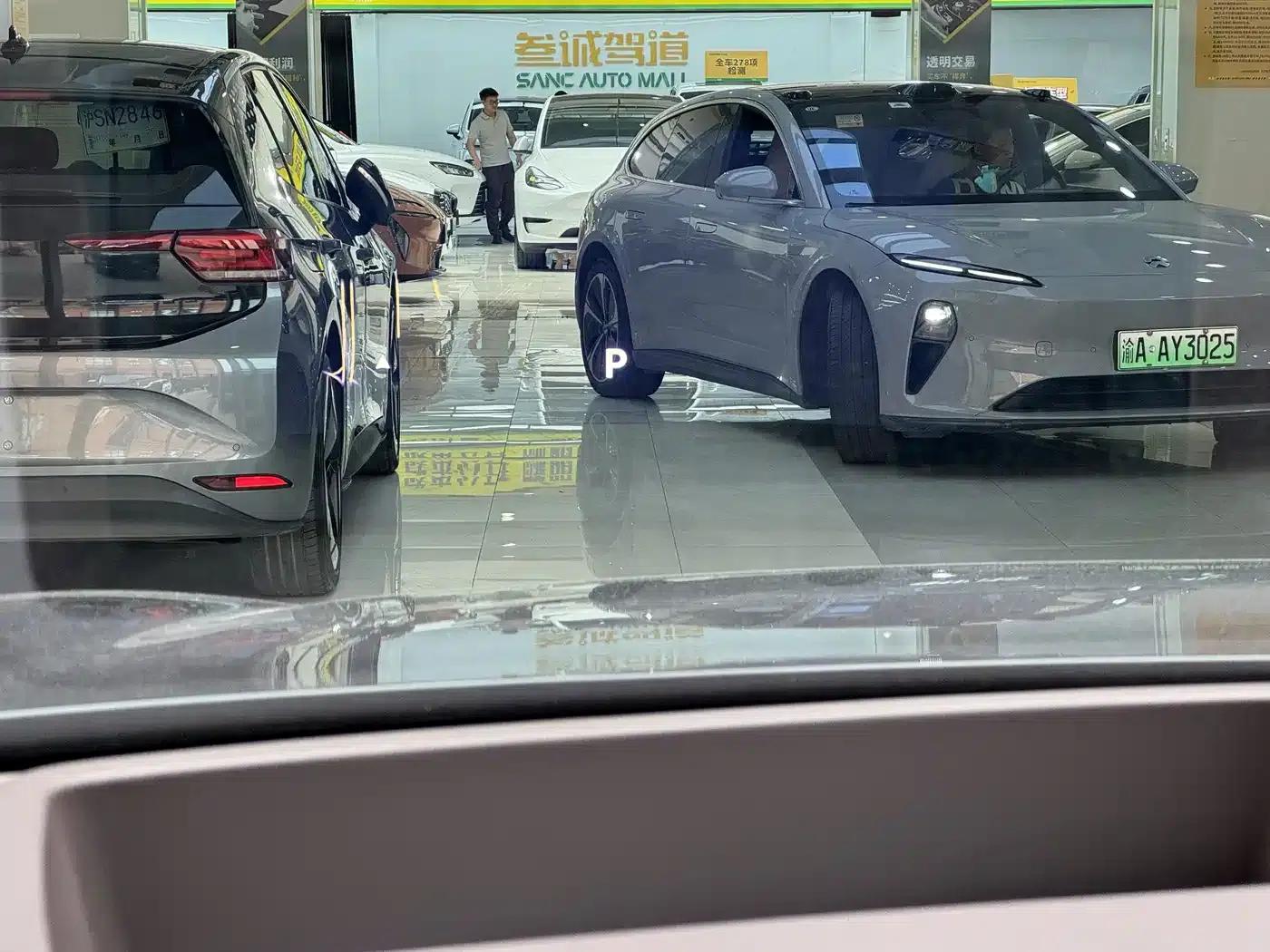 Wenjie M9 2025 Ultra Extended Range Edition (52kWh, 6-seater, 192-line LiDAR) — миниатюра 25