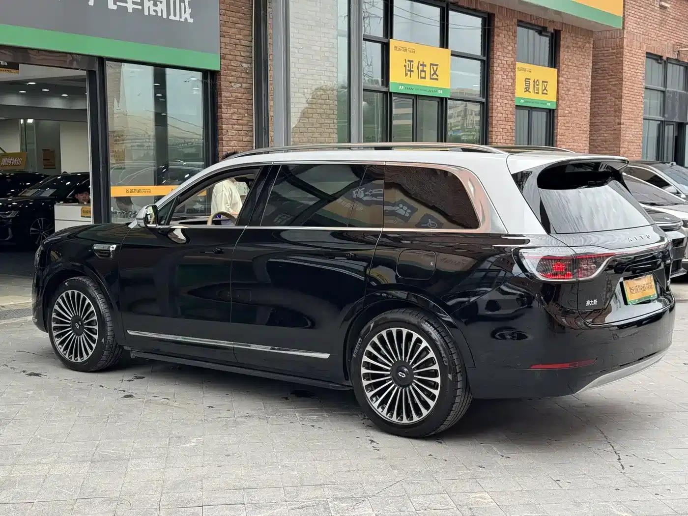 Wenjie M9 2025 Ultra Extended Range Edition (52kWh, 6-seater, 192-line LiDAR) — миниатюра 7