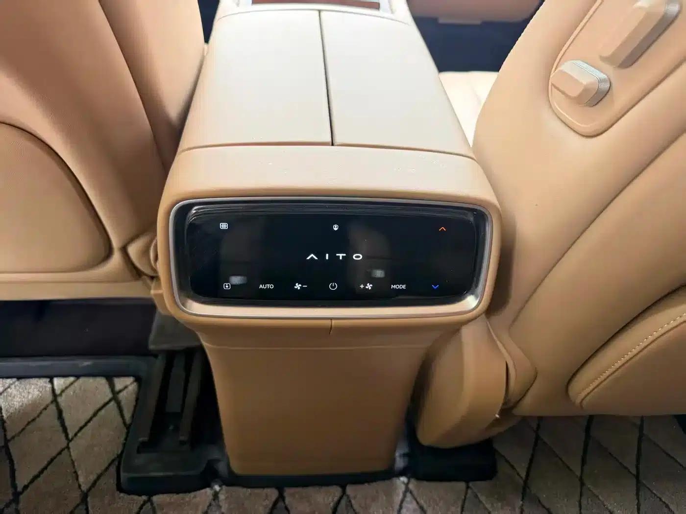 Wenjie M9 2024 Range Extended Max Edition 42kWh 6-Seater — миниатюра 9