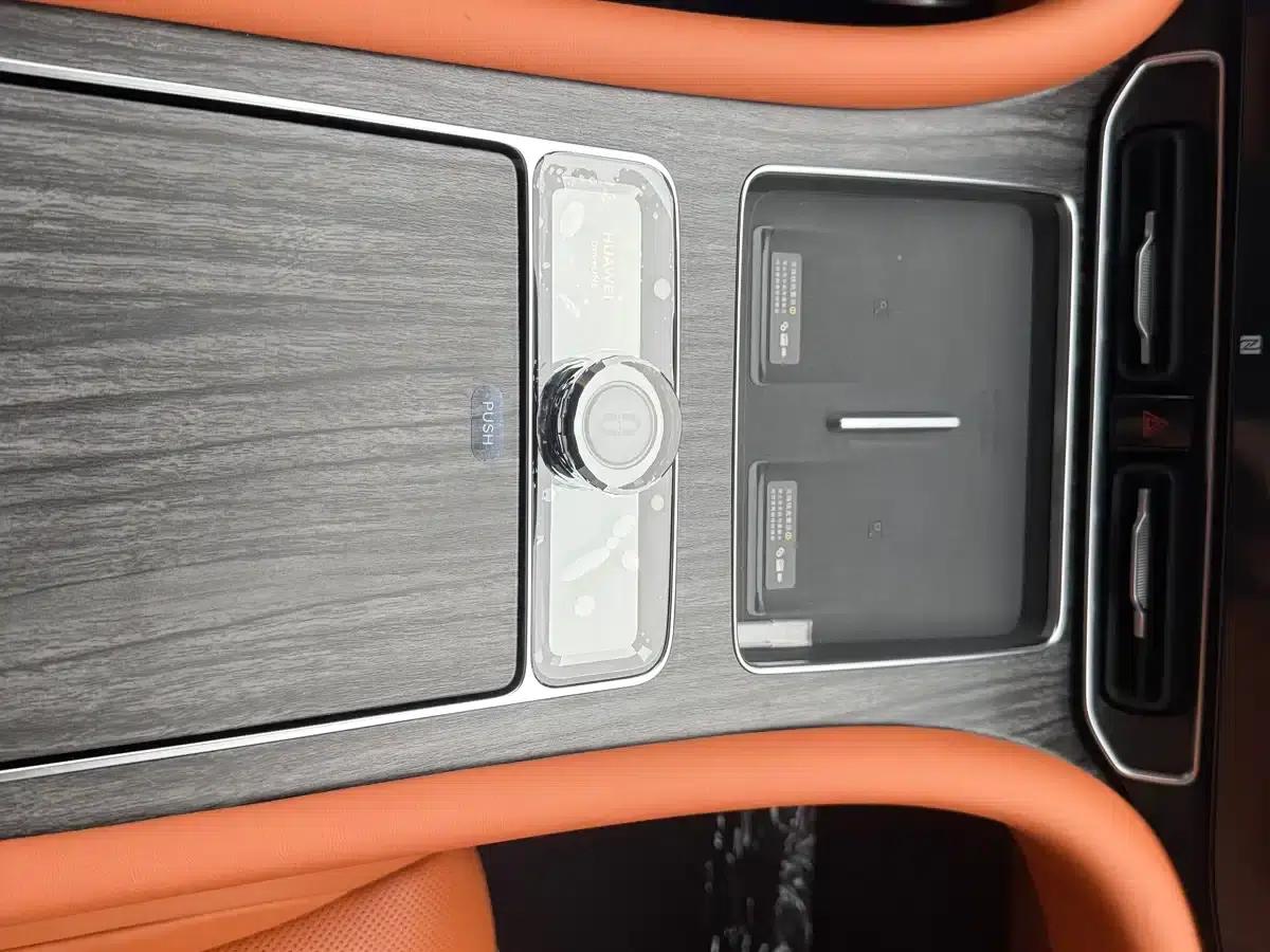 Wenjie M9 2025 Ultra Extended Range Edition (52kWh, 6-seater, 192-line LiDAR) — миниатюра 13