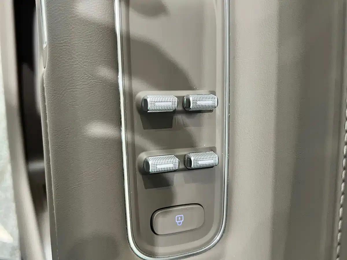 Wenjie M9 2024 Range Extended Ultra Edition 52kWh 5-Seater — миниатюра 19