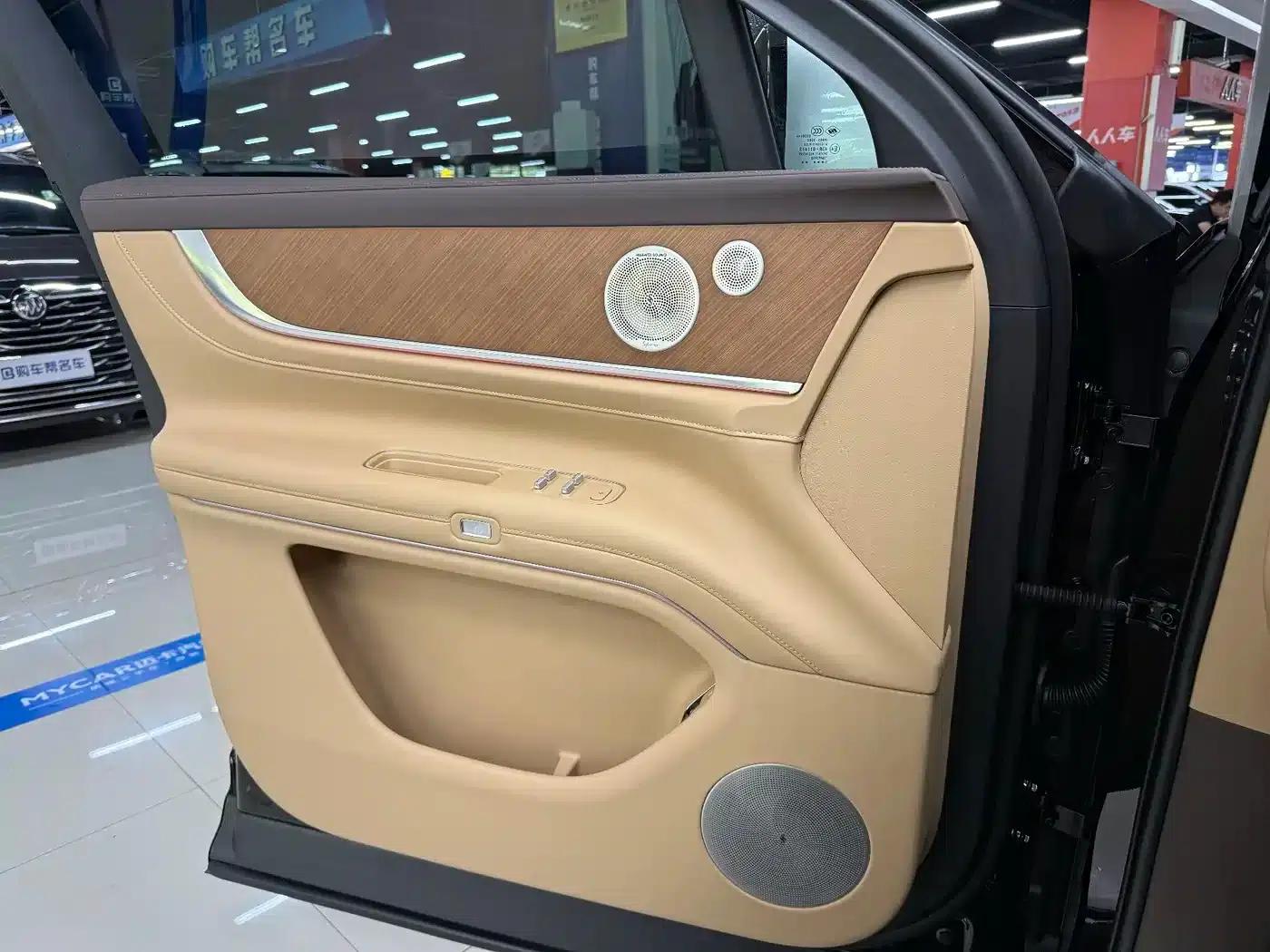 Wenjie M9 2025 Ultra Extended Range Edition (52kWh, 6-seater, 192-line LiDAR) — миниатюра 6