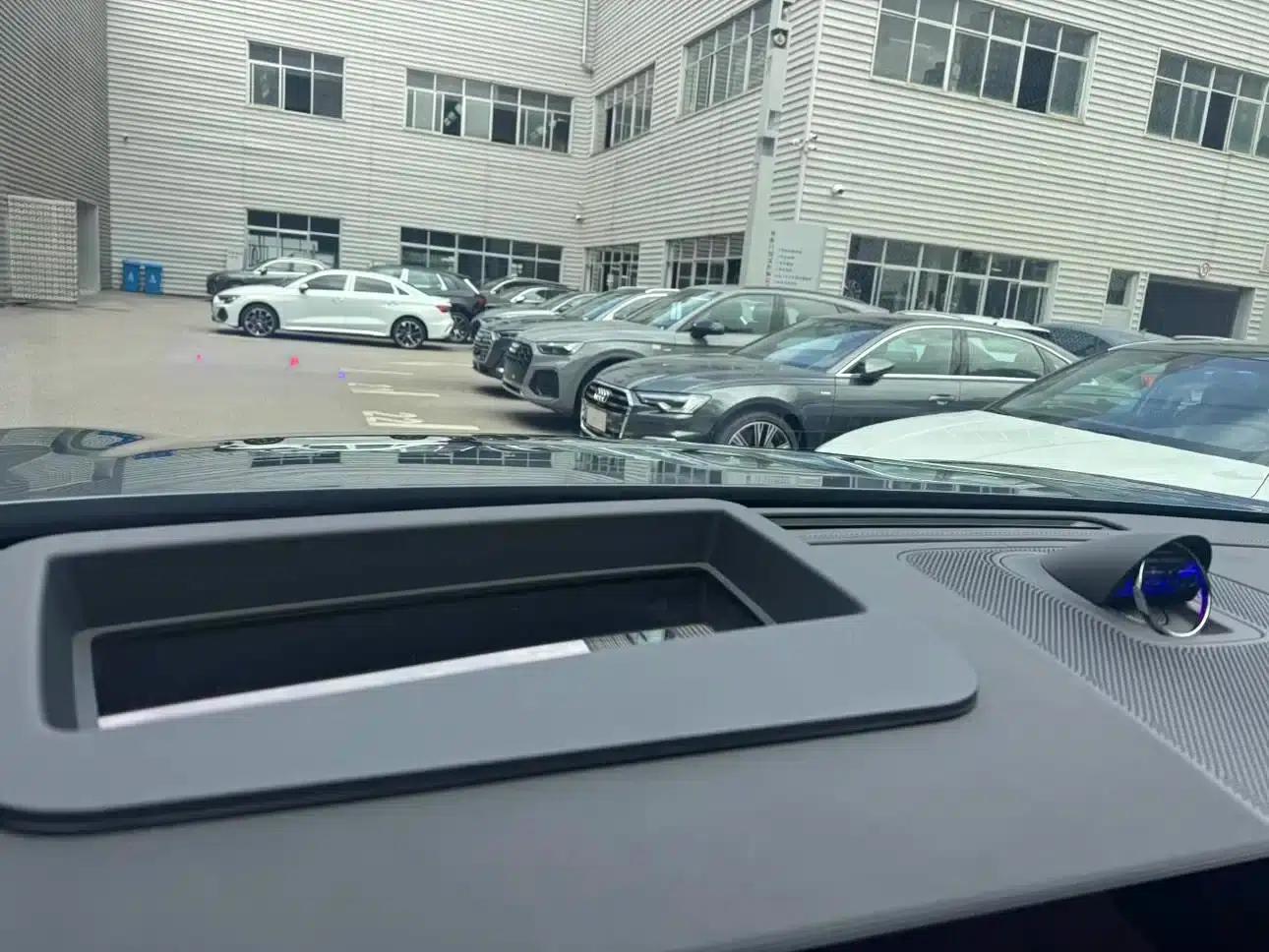 Wenjie M9 2024 Range Extended Max Edition 52kWh 6-Seater — миниатюра 15