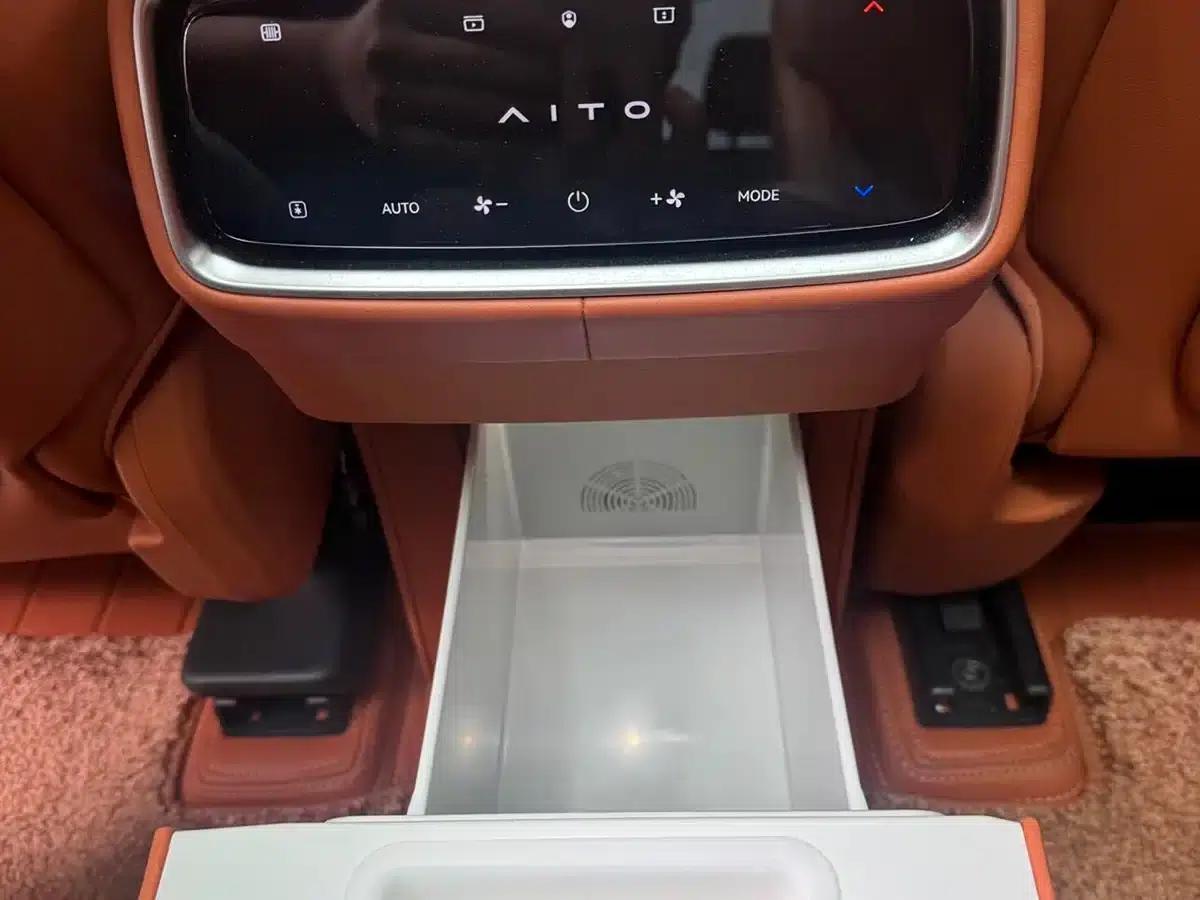 Wenjie M9 2024 Range Extended Max Edition 52kWh 6-Seater — миниатюра 18