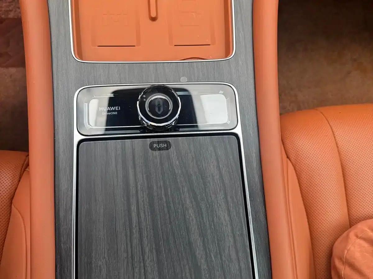 Wenjie M9 2024 Range Extended Max Edition 52kWh 6-Seater — миниатюра 20
