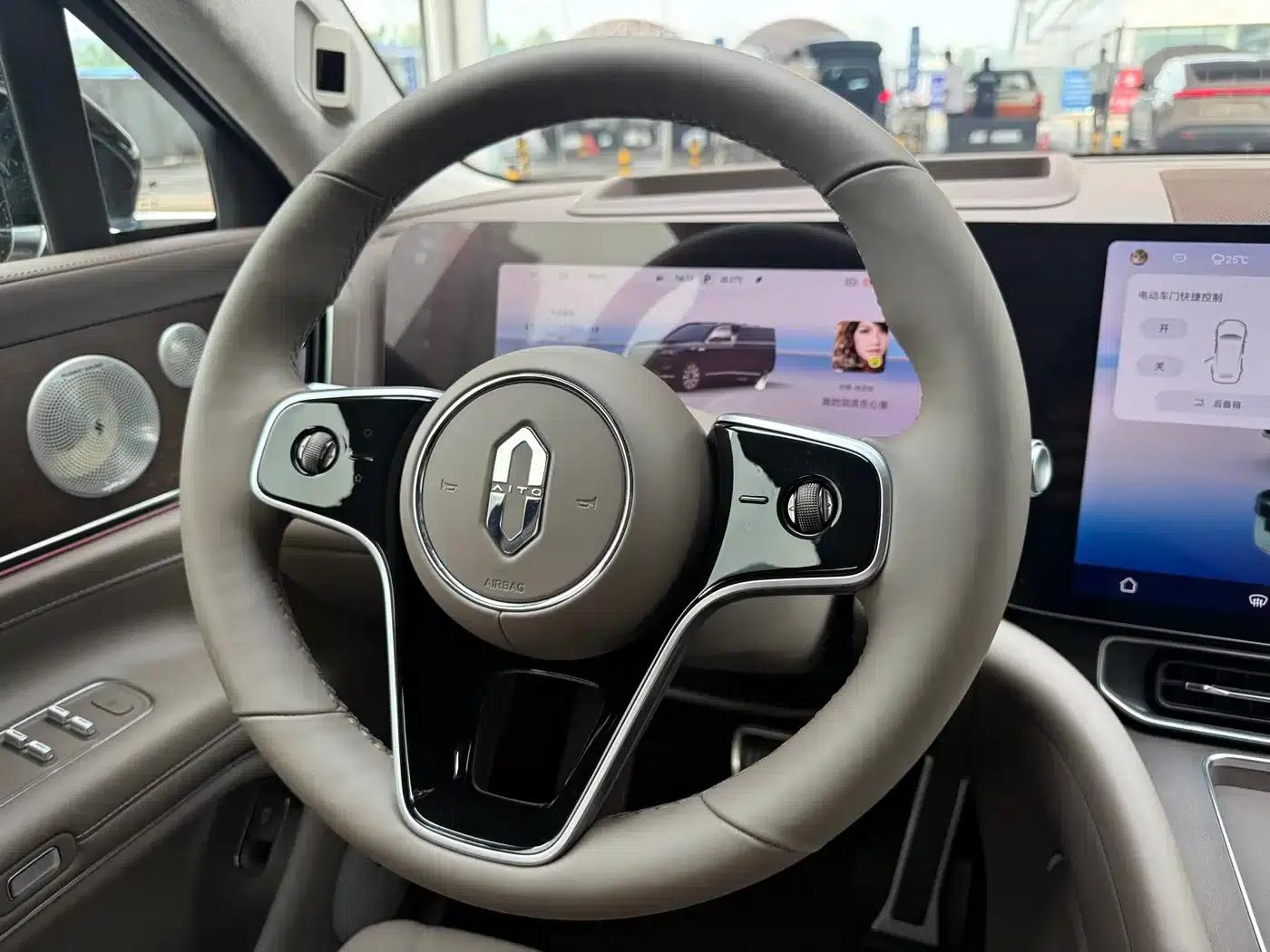 Wenjie M9 2025 Ultra Extended Range Edition 52kWh 6-Seat Version (192-line LiDAR) — миниатюра 20