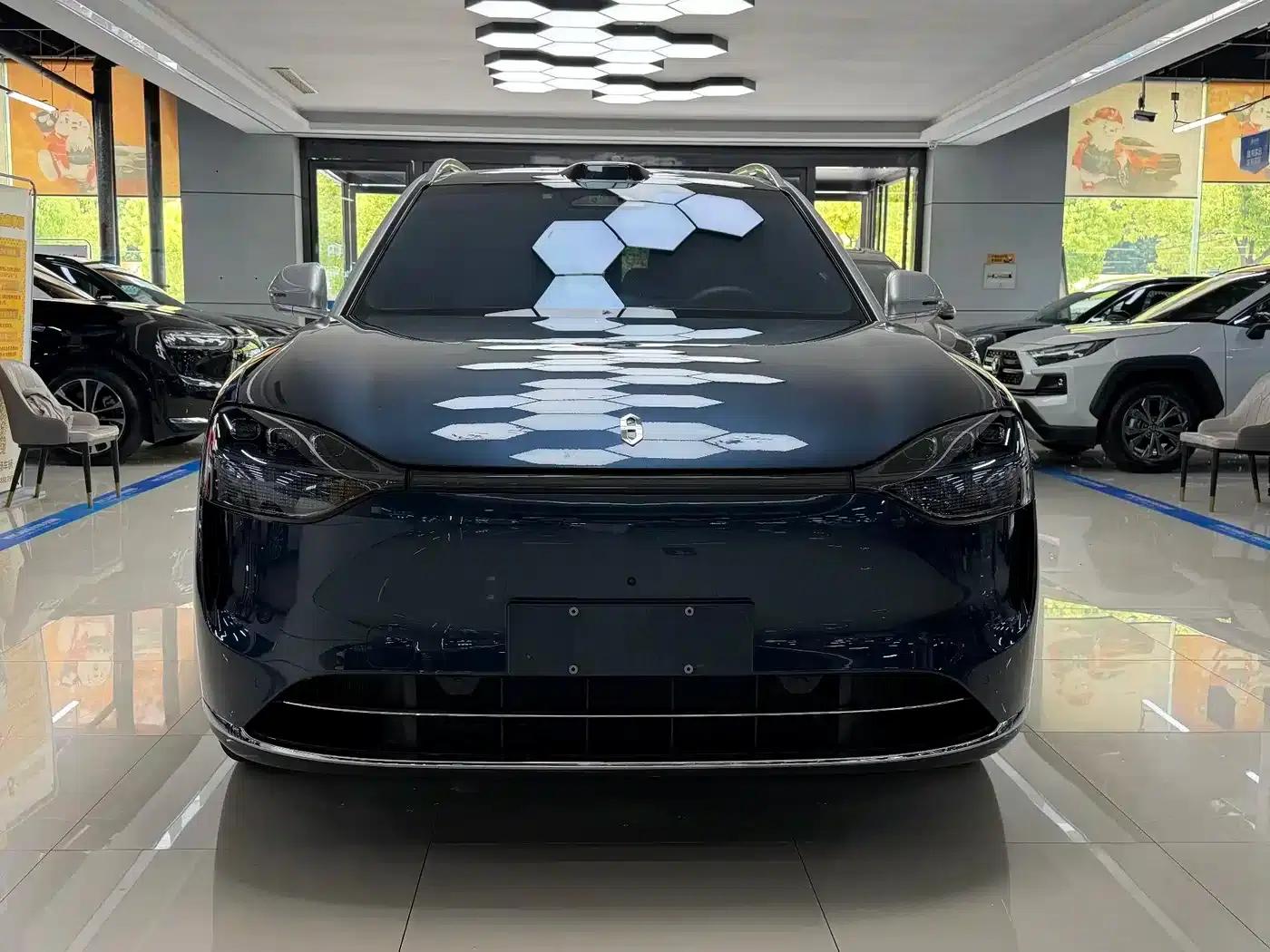 Wenjie M9 2025 Ultra Extended Range Edition (52kWh, 6-seater, 192-line LiDAR) — миниатюра 2