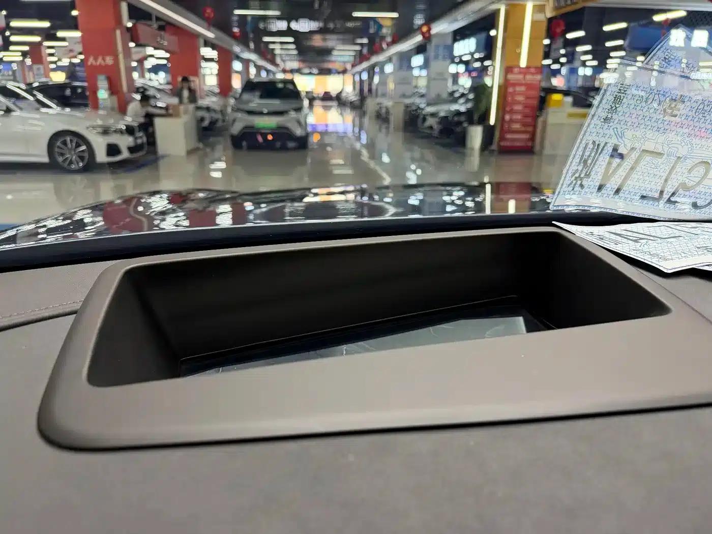 Wenjie M9 2025 Ultra Extended Range Edition (52kWh, 6-seater, 192-line LiDAR) — миниатюра 9