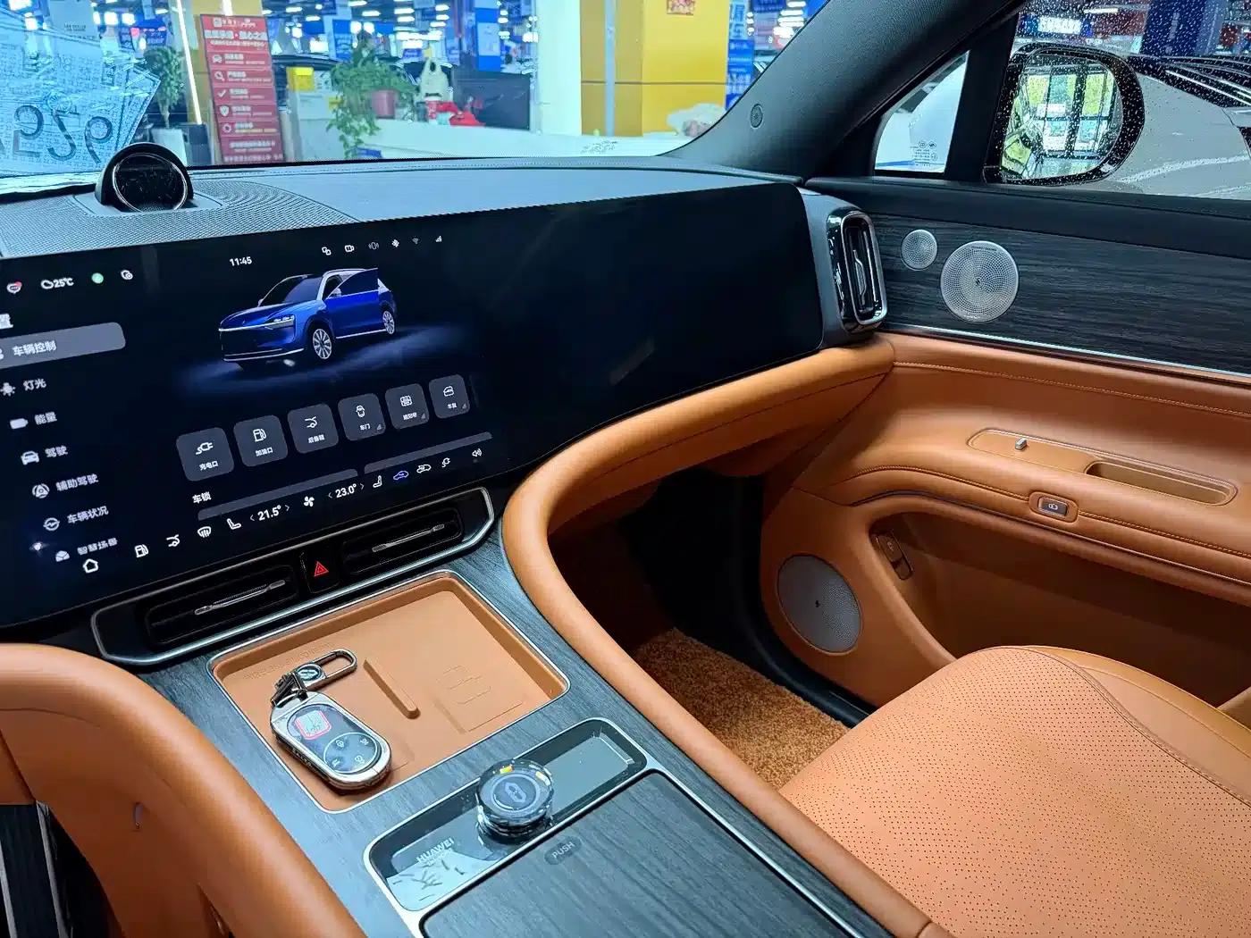 Wenjie M9 2025 Ultra Extended Range Edition (52kWh, 6-seater, 192-line LiDAR) — миниатюра 10