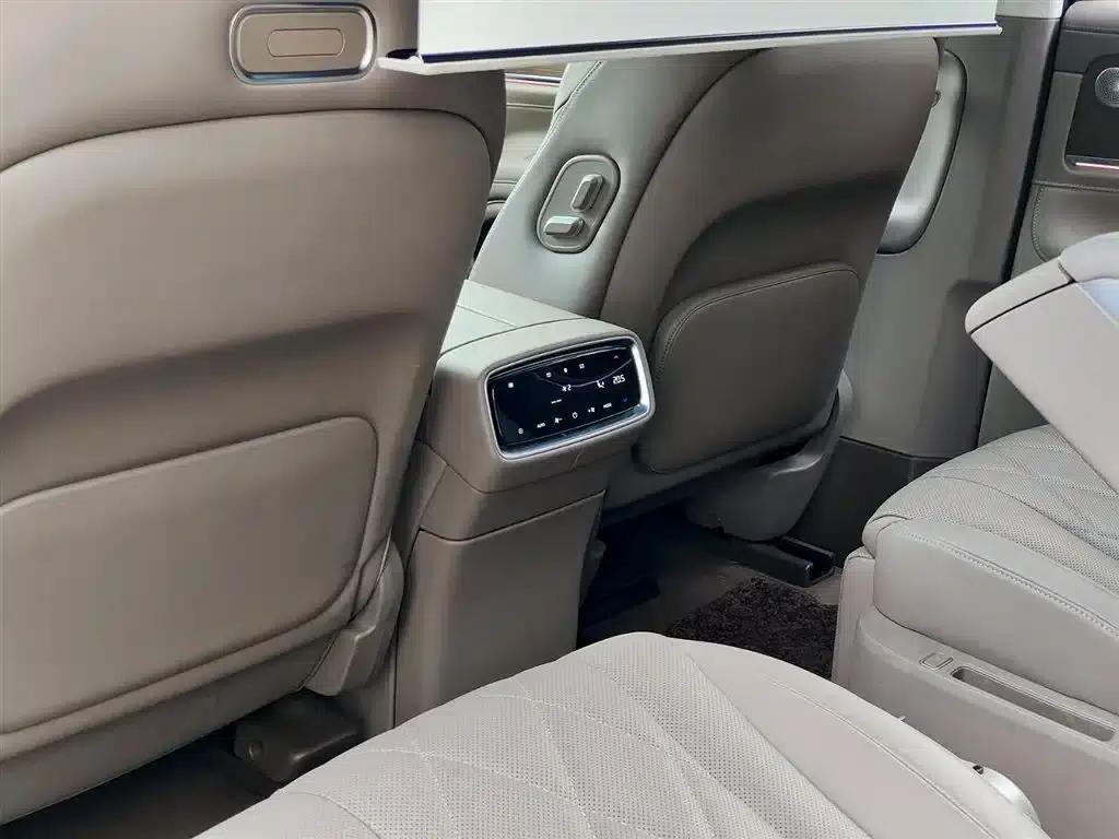 Wenjie M9 2024 Range Extended Ultra Edition 42kWh 6-Seater — миниатюра 9