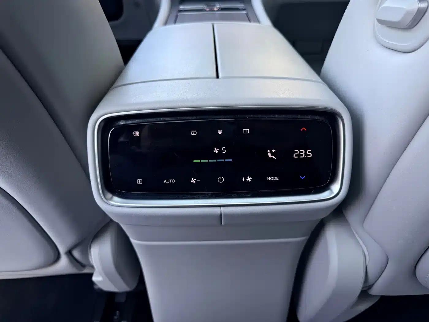 Wenjie M9 2024 Range Extended Ultra Edition 42kWh 6-Seater — миниатюра 12