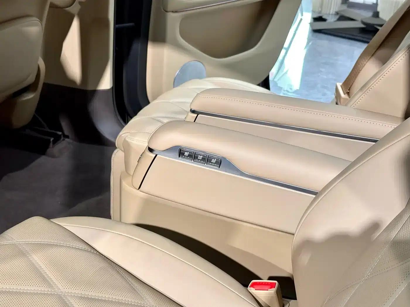 Wenjie M9 2025 Ultra Extended Range Edition 52kWh 6-Seat Version (192-line LiDAR) — миниатюра 17