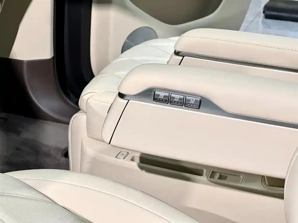 Wenjie M9 2025 Pure Electric Ultra Edition 100kWh 6-Seat Version (192-line LiDAR) — миниатюра 17
