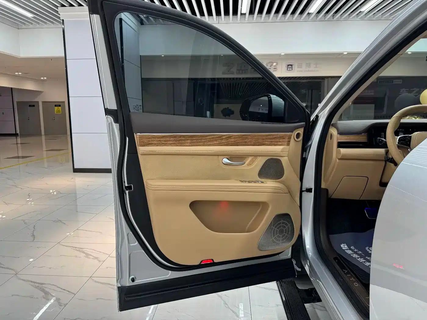 Wenjie M7 2024 1.5T Intelligent Driving 4WD Ultra Edition 6-seater — миниатюра 15