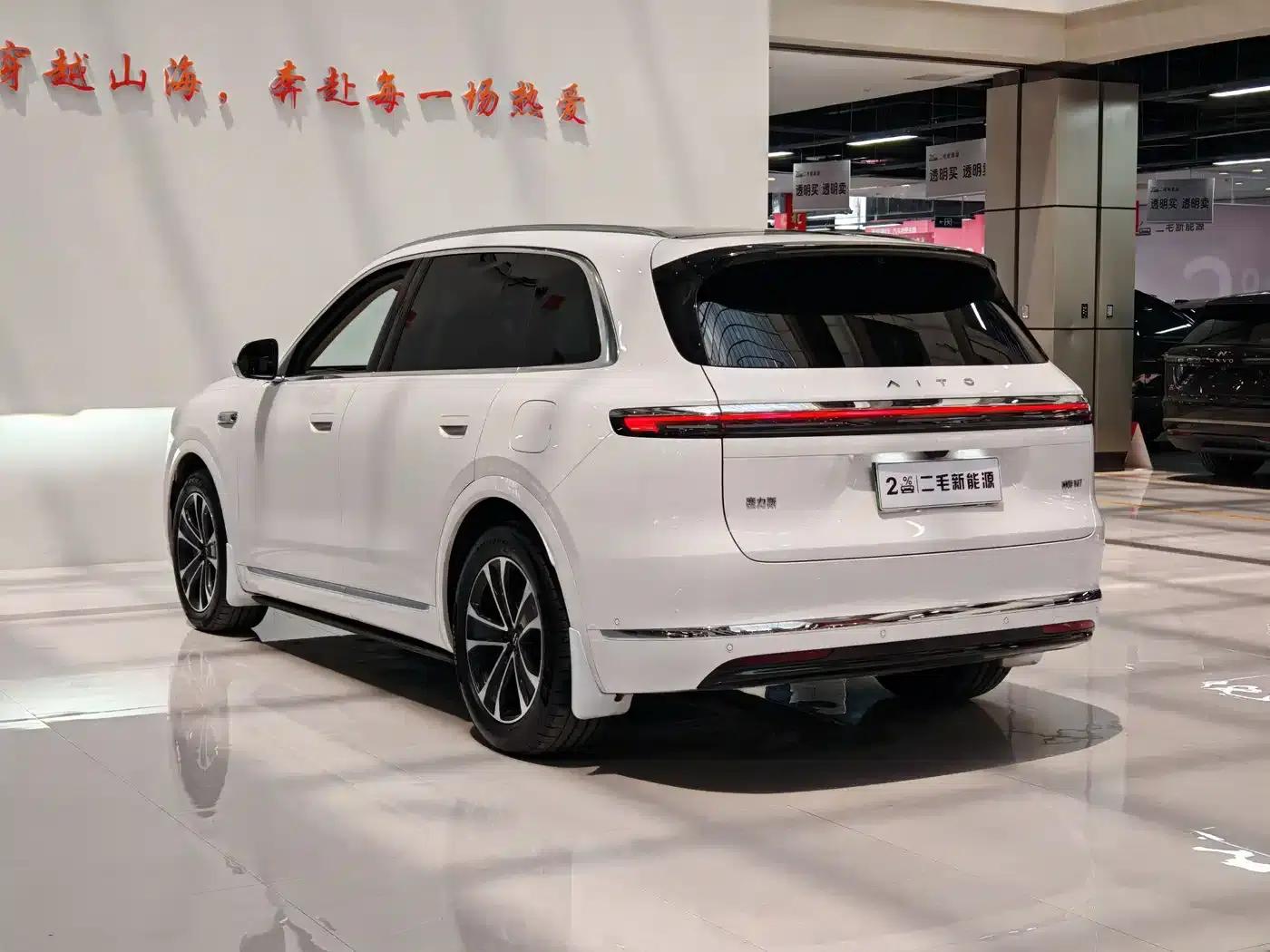 Wenjie M7 2026 Extended Range Pro+ 4WD 5-Seater — миниатюра 4