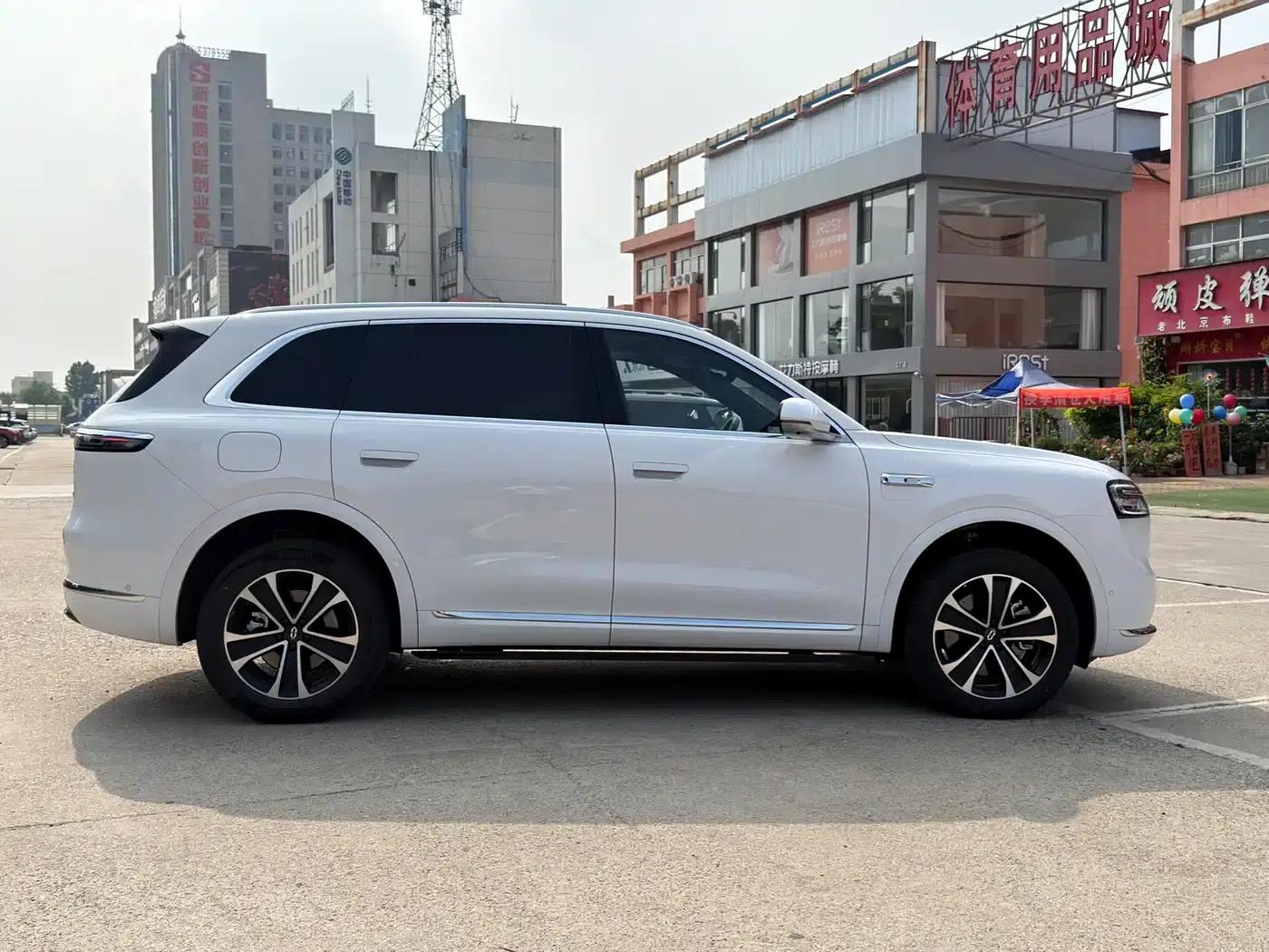 Wenjie M7 2026 Model Extended Range Ultra 4WD Version (6 Seats, 192-line LiDAR) — миниатюра 19