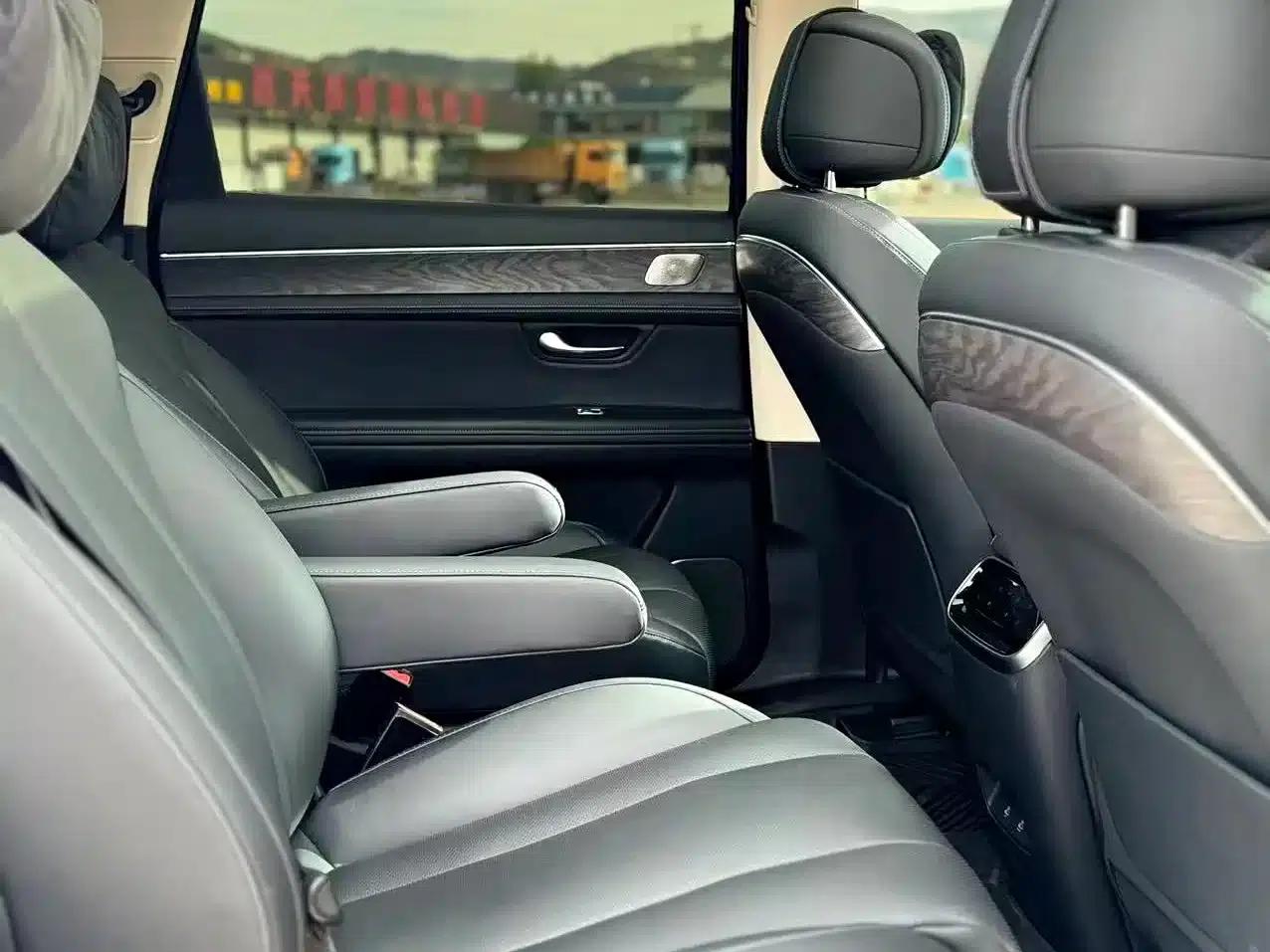 Wenjie M7 2022 1.5T AWD Luxury Edition — миниатюра 12