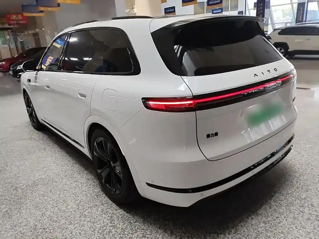 Wenjie M7 2026 Extended Range Ultra 4WD 6-Seater (192-line LiDAR) — миниатюра 5