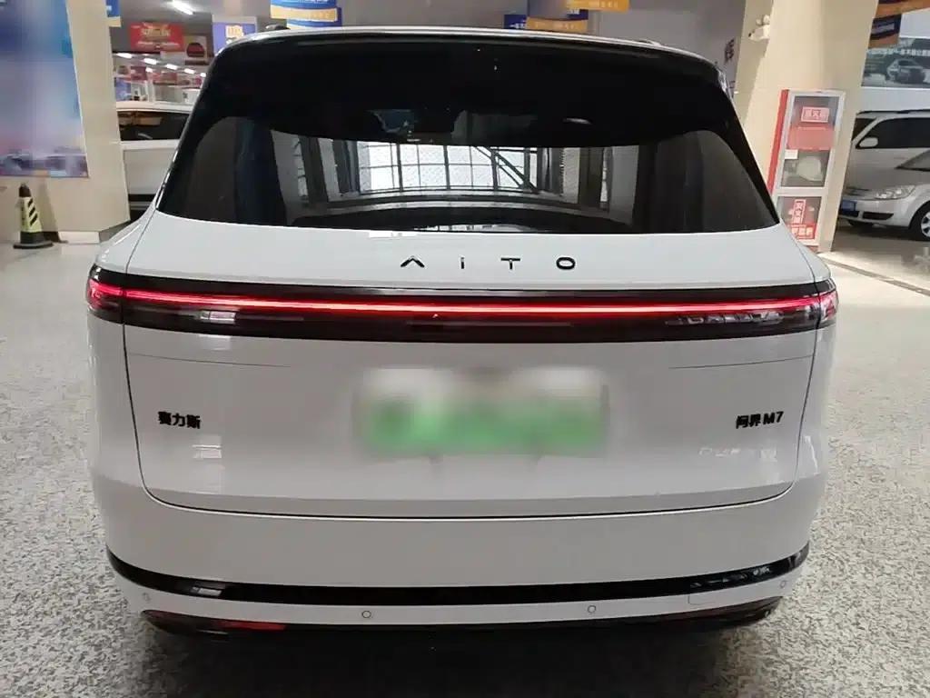 Wenjie M7 2026 Extended Range Ultra 4WD 6-Seater (192-line LiDAR) — миниатюра 6