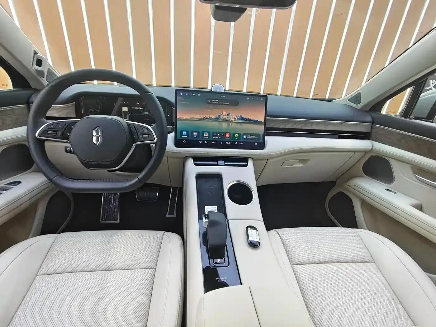 Wenjie M5 2022 Extended Range 4WD Ultimate Edition — миниатюра 9