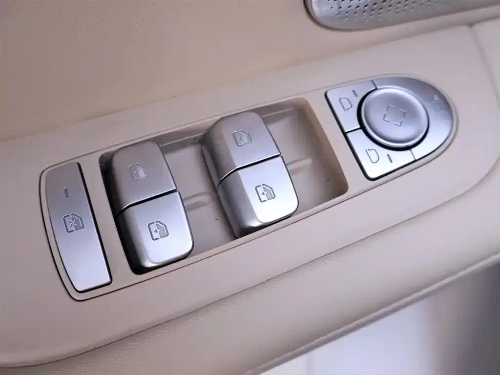 Wenjie M5 2025 Extended Range Ultra 4WD — миниатюра 17