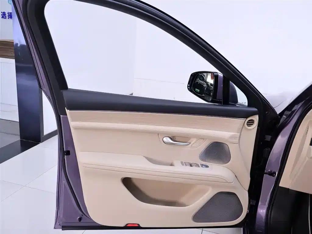 Wenjie M5 2025 Extended Range Ultra 4WD — миниатюра 18