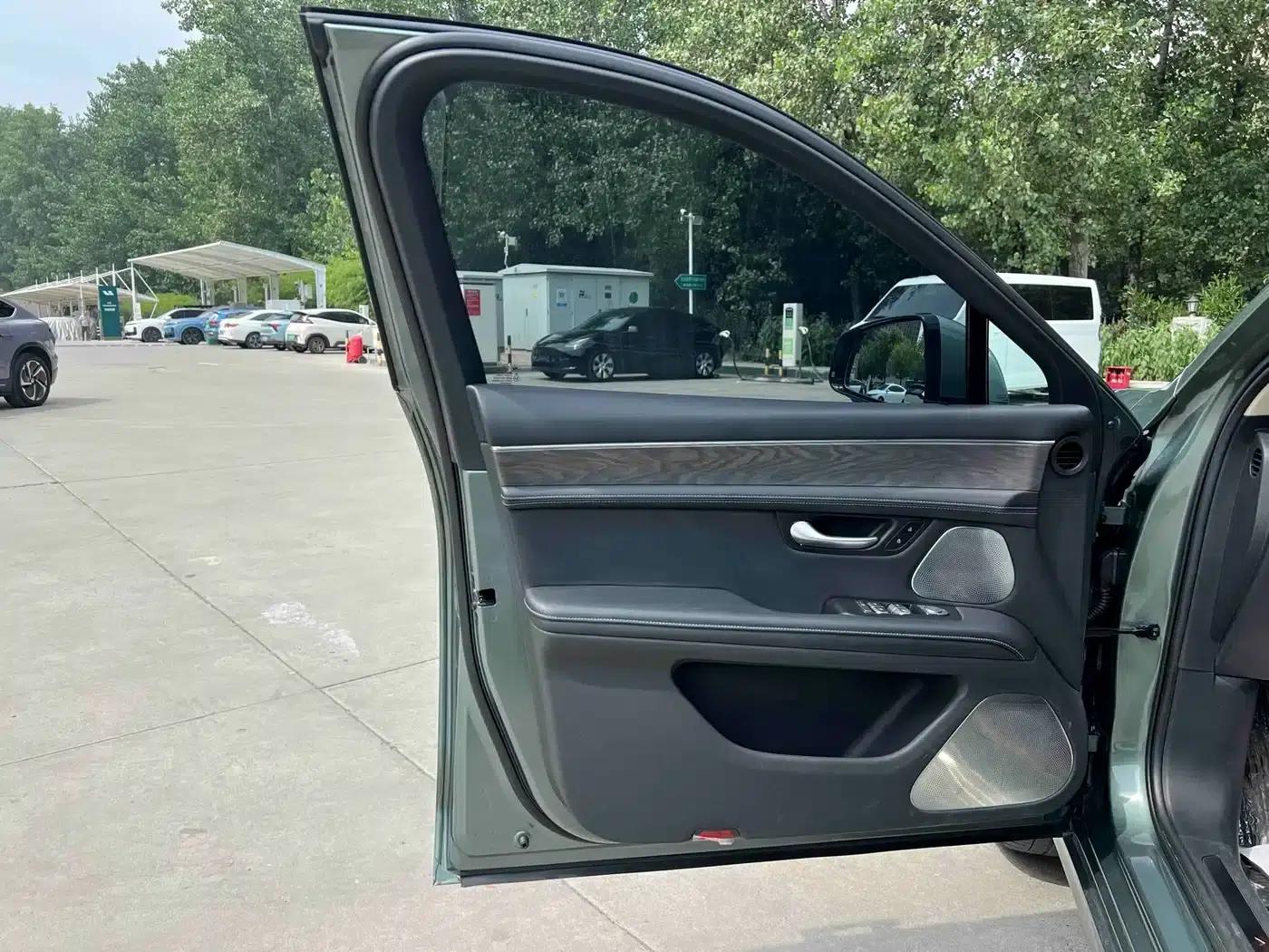 Wenjie M5 2023 Extended Range 4WD Intelligent Driving Edition — миниатюра 10